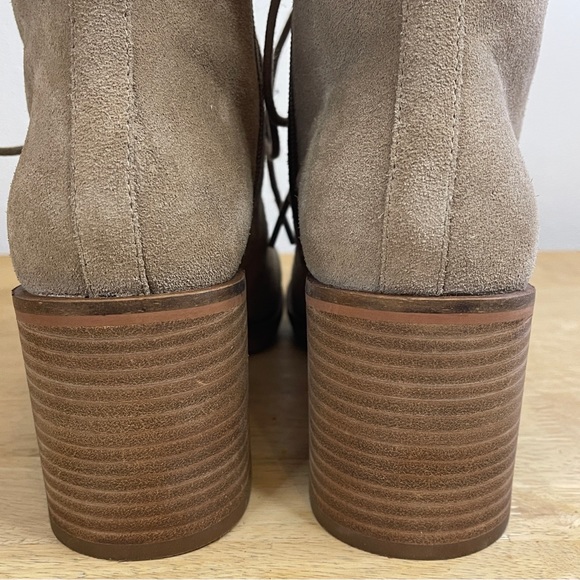 Vince Camuto Kymra Suede Neutral Taupe Heeled Boots Ankle Booties Size 9.5 - Picture 9 of 16